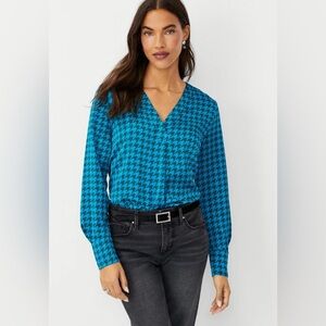 Ann Taylor Teal Houndstooth V-Neck Blouse